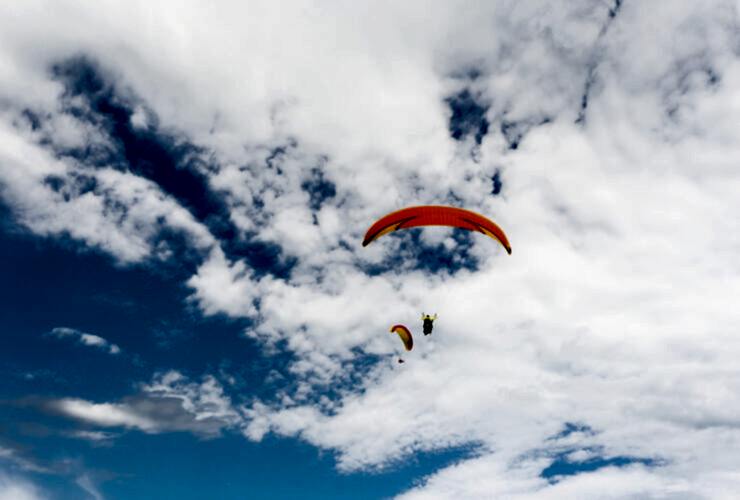 paraplane flying high up